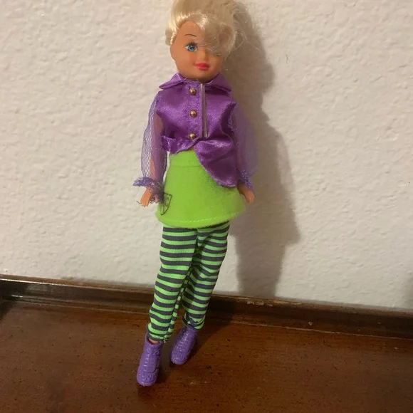 Vintage 1990 - Kid Kore 8"  Doll Blonde Hair Blue Eyes Original Outfit - Picture 3 of 3